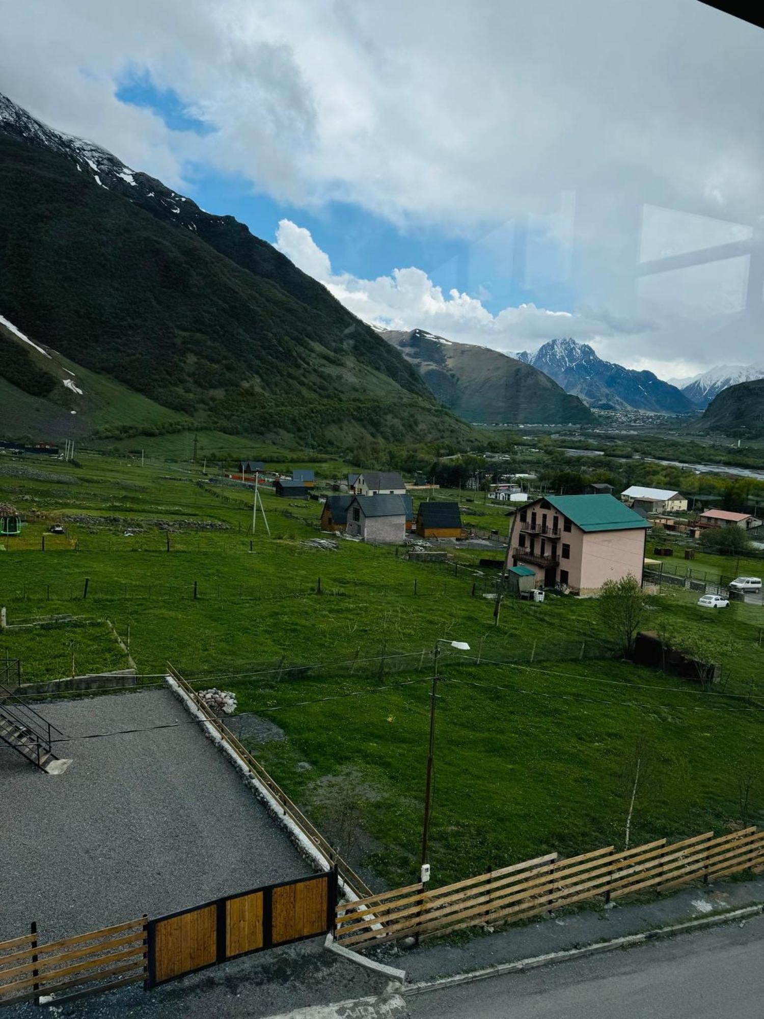 Готель Chalet Kazbegi Екстер'єр фото
